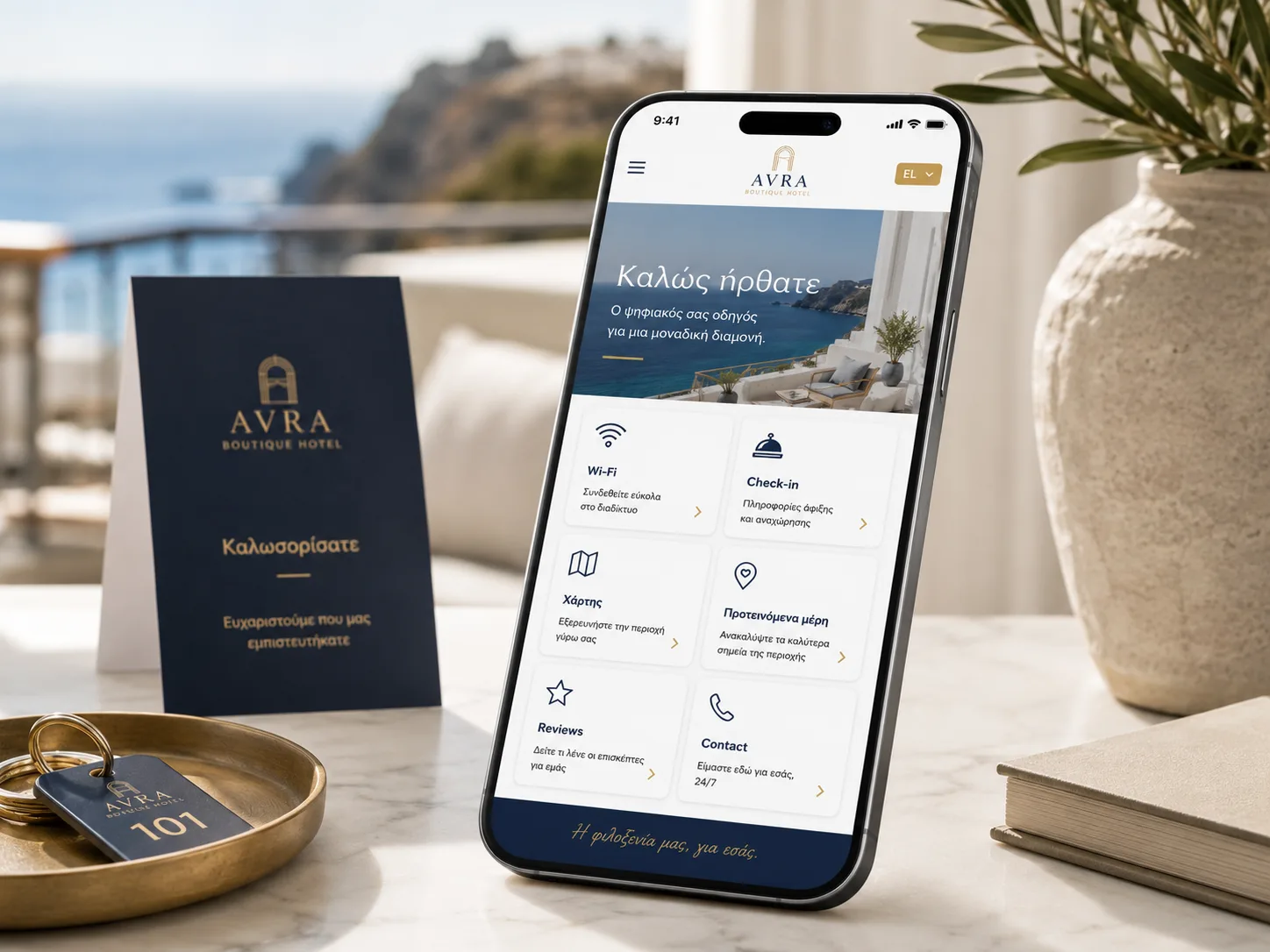 Προεπισκόπηση οδηγού επισκέπτη myguideqr σε κινητό με Wi‑Fi, χάρτη, check‑in, προτεινόμενα μέρη, reviews και στοιχεία επικοινωνίας.